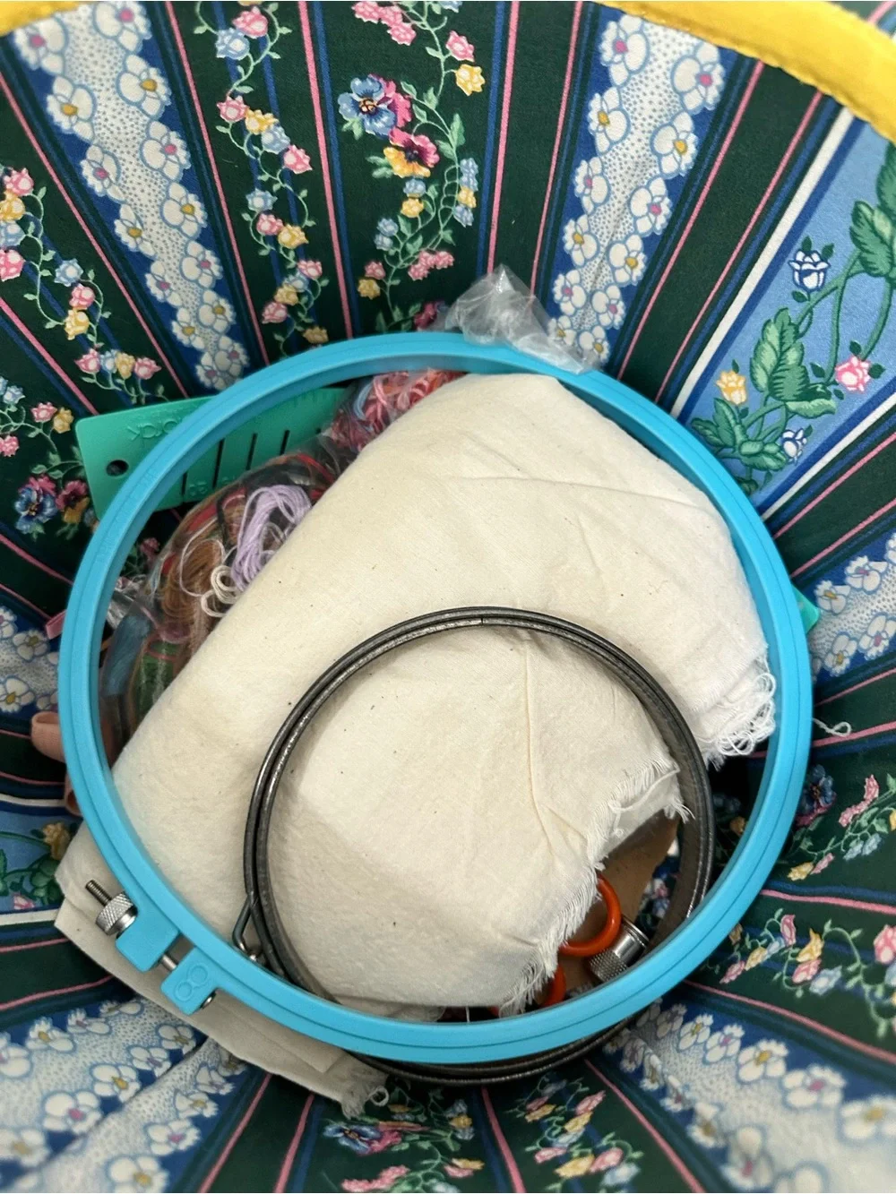 Vintage Floral Striped Fabric Padded Sewing Basket & Supplies Handle Lid 12” dia